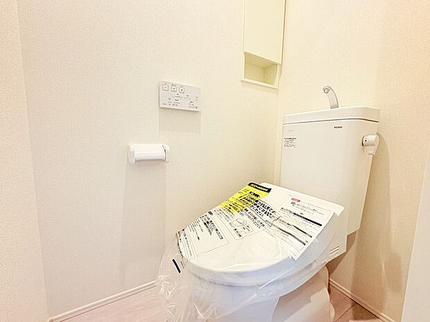 1.2階にそれぞれトレイがございます。朝の混雑時に分散して利用できるほか、ゲスト用としても使い分けることもできます。