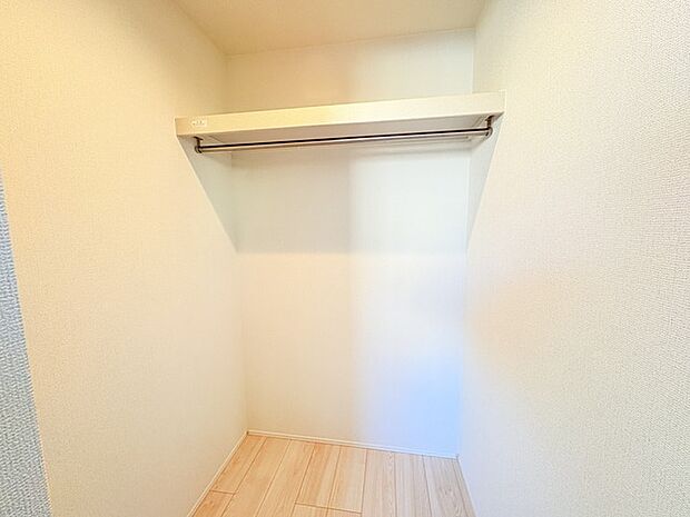 収納で悩む時間をなくしたい。家族の衣服が多くても頼もしいWIC(ウォークインクローゼット)