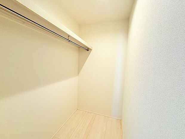 収納で悩む時間をなくしたい。家族の衣服が多くても頼もしいWIC(ウォークインクローゼット)