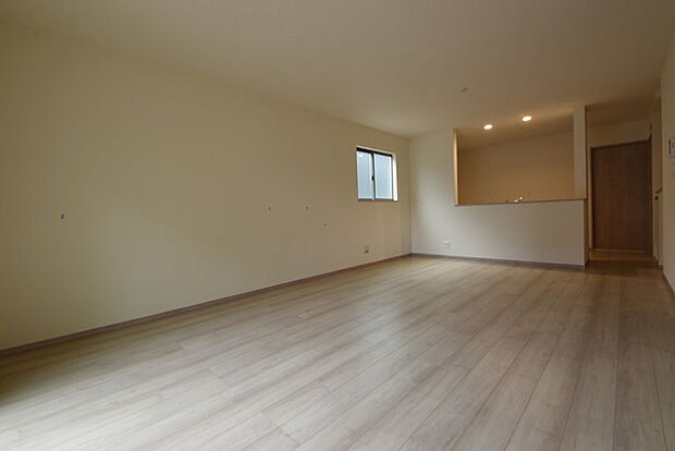 リビングは家具の配置も思いのまま。自由度が高い設計です。