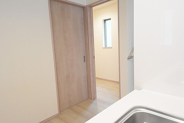 キッチン横の納戸