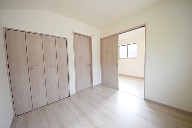 北側洋室4.5帖から見た所。