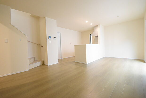 夕食の時間。家族、友人、両親、親戚との会話がより料理を美味しくしてくれる。あっという間に時間が過ぎてしまう居心地の良さは、普段はほっとする空間としてここにあります。 