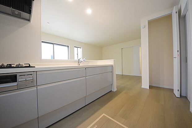 大容量のパントリーがございますので、非常食や食品のストックも沢山置けます。 