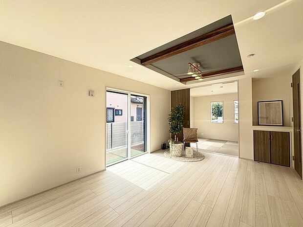 リビングは家具の配置も思いのまま。自由度が高い設計です。 