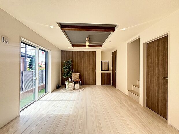 夕食の時間。家族、友人、両親、親戚との会話がより料理を美味しくしてくれる。あっという間に時間が過ぎてしまう居心地の良さは、普段はほっとする空間としてここにあります。 