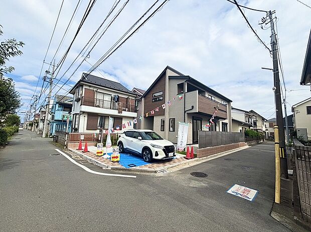 セカンドカーや来客時にも便利なカースペース2台分ございます。 