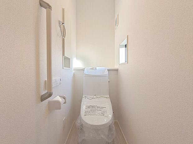 手すりが配された1Ｆトイレ。