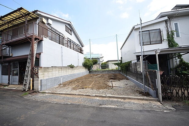 カースペースは1台駐車できます。車庫の出し入れのしやすさなど、実際に現地にてご確認ください。 