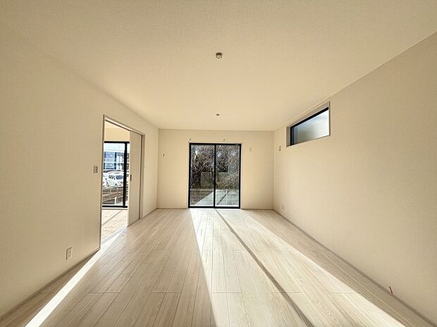 家族が一番集まる場所だから広々としつつも素敵な空間であって欲しい。皆がくつろぐリビングからキッチンまでが一つに繋がる空間。