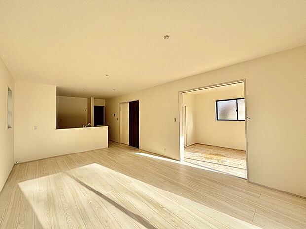 夕食の時間。家族、友人、両親、親戚との会話がより料理を美味しくしてくれる。あっという間に時間が過ぎてしまう居心地の良さは、普段はほっとする空間としてここにあります。