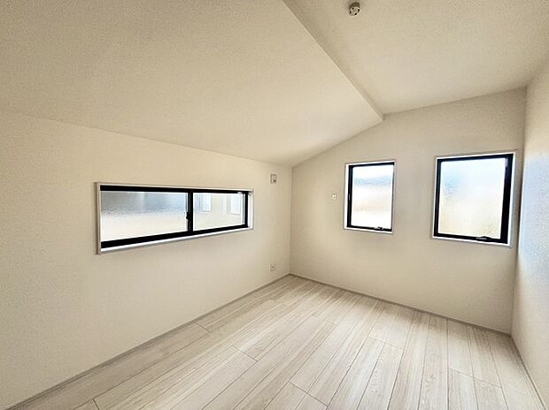 2面採光を確保した明るい室内は、爽やかな風を感じる居心地の良い空間です。