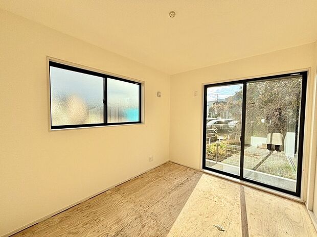 和室があるとやはりどこか心落ち着いてしまいます。客間としてもちょうど良い6帖。