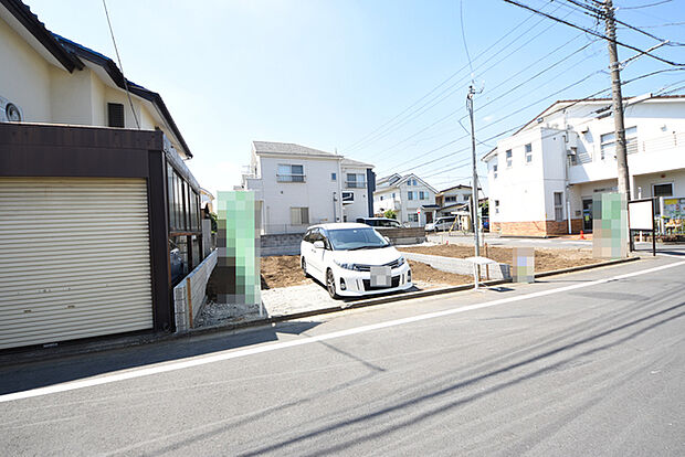 戸建てが立ち並ぶ静かな住宅街。四季折々の移り変わりを感じながら自然と楽しみ、暮らす、そんな毎日を日々の中で感じられる住環境 