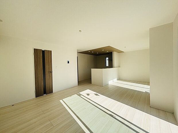 夕食の時間。家族、友人、両親、親戚との会話がより料理を美味しくしてくれる。あっという間に時間が過ぎてしまう居心地の良さは、普段はほっとする空間としてここにあります。 