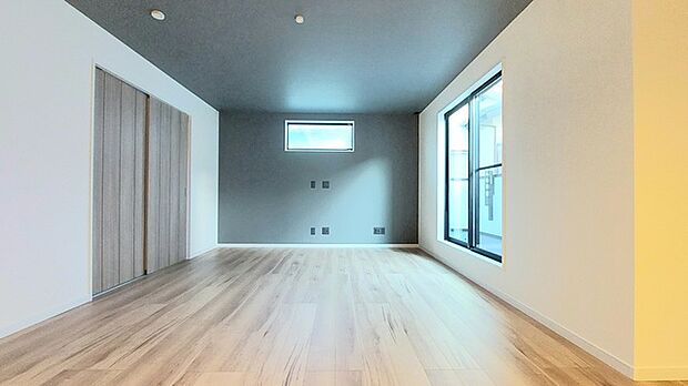 扉を開放するとLDKと洋室を一体利用できる空間！扉を閉めると独立した空間としても活用できます。 