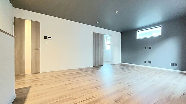 夕食の時間。家族、友人、両親、親戚との会話がより料理を美味しくしてくれる。あっという間に時間が過ぎてしまう居心地の良さは、普段はほっとする空間としてここにあります。 