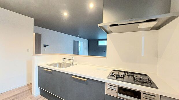 大容量のパントリーがございますので、非常食や食品のストックも沢山置けます。 