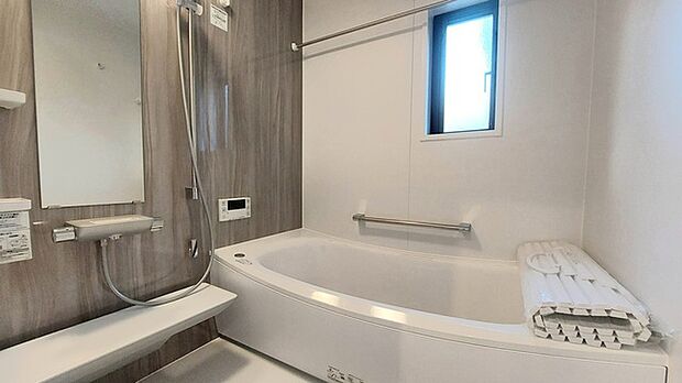 花粉や雨の日、寒い冬の時期に嬉しい浴室乾燥機。換気機能で入浴時に湿気を換気しカビの防止にもなります。  