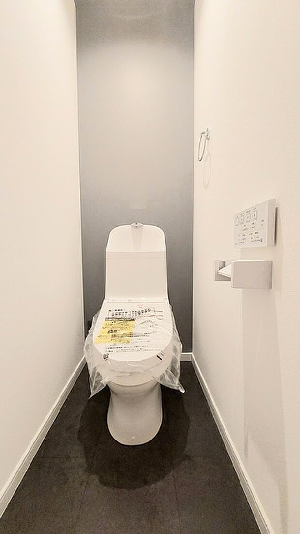 1.2階にそれぞれトレイがございます。朝の混雑時に分散して利用できるほか、ゲスト用としても使い分けることもできます。