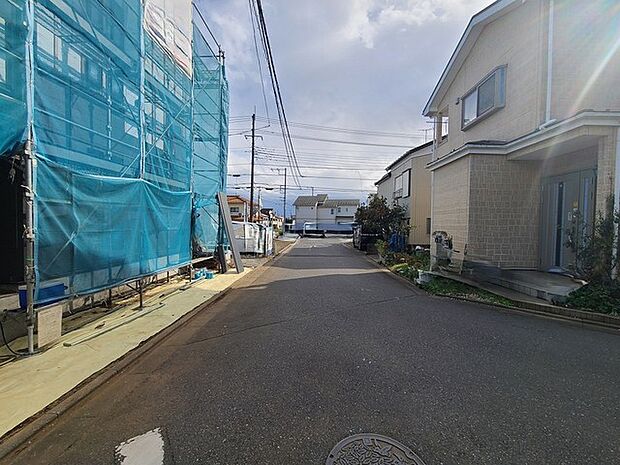 戸建てが立ち並ぶ静かな住宅街。四季折々の移り変わりを感じながら自然と楽しみ、暮らす、そんな毎日を日々の中で感じられる住環境 