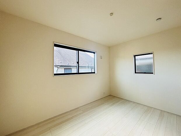 2面採光を確保した明るい室内は、爽やかな風を感じる居心地の良い空間です。 