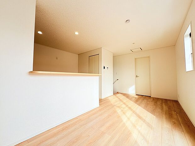 リビングは家具の配置も思いのまま。自由度が高い設計です。 