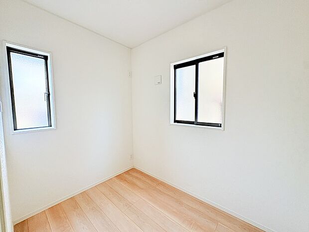 2面採光を確保した明るい室内は、爽やかな風を感じる居心地の良い空間です。 