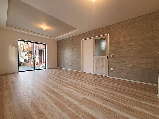 夕食の時間。家族、友人、両親、親戚との会話がより料理を美味しくしてくれる。あっという間に時間が過ぎてしまう居心地の良さは、普段はほっとする空間としてここにあります。