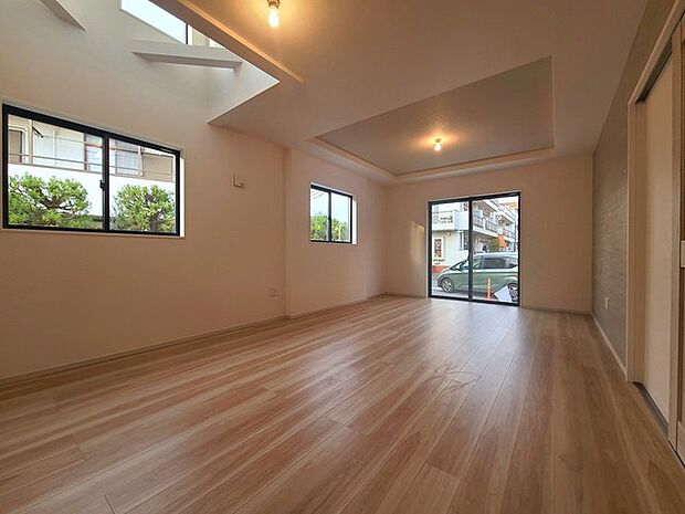 夕食の時間。家族、友人、両親、親戚との会話がより料理を美味しくしてくれる。あっという間に時間が過ぎてしまう居心地の良さは、普段はほっとする空間としてここにあります。