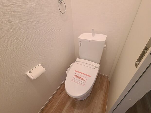 1.2階にそれぞれトレイがございます。朝の混雑時に分散して利用できるほか、ゲスト用としても使い分けることもできます。