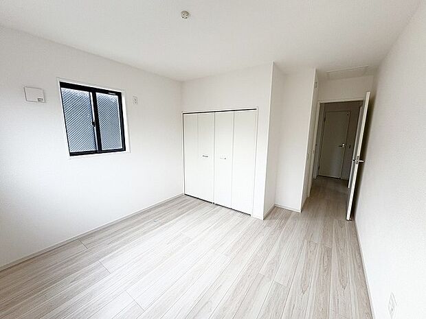 2面採光を確保した明るい室内は、爽やかな風を感じる居心地の良い空間です。