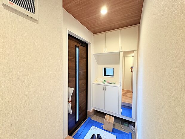 お客様をお迎えする玄関、お家の出入りもスムーズに行えます。 