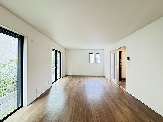 夕食の時間。家族、友人、両親、親戚との会話がより料理を美味しくしてくれる。あっという間に時間が過ぎてしまう居心地の良さは、普段はほっとする空間としてここにあります。 