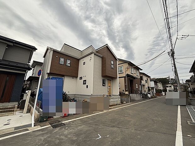 6m幅員の道路に面しておりお車の運転が苦手な方でも安心して出入りいただけます。 