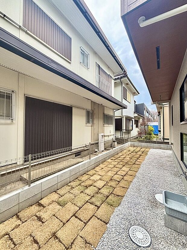 ちょっとしたお庭のスペースもございます。