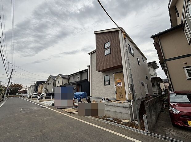 6m幅員の道路に面しておりお車の運転が苦手な方でも安心して出入りいただけます。 