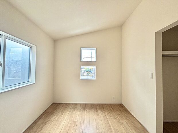 2面採光を確保した明るい室内は、爽やかな風を感じる居心地の良い空間です。