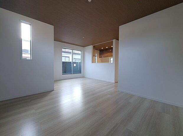 夕食の時間。家族、友人、両親、親戚との会話がより料理を美味しくしてくれる。あっという間に時間が過ぎてしまう居心地の良さは、普段はほっとする空間としてここにあります。 