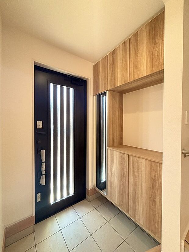 お客様をお迎えする玄関、お家の出入りもスムーズに行えます。