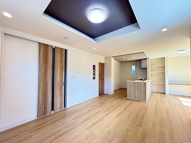 夕食の時間。家族、友人、両親、親戚との会話がより料理を美味しくしてくれる。あっという間に時間が過ぎてしまう居心地の良さは、普段はほっとする空間としてここにあります。