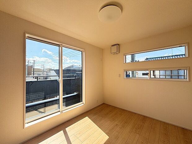 2面採光を確保した明るい室内は、爽やかな風を感じる居心地の良い空間です。