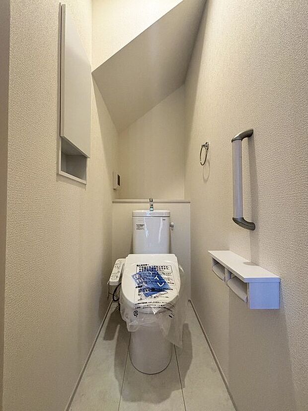 1.2階にそれぞれトレイがございます。朝の混雑時に分散して利用できるほか、ゲスト用としても使い分けることもできます。