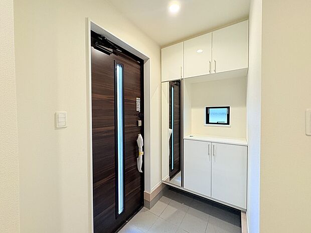 お客様をお迎えする玄関、お家の出入りもスムーズに行えます。