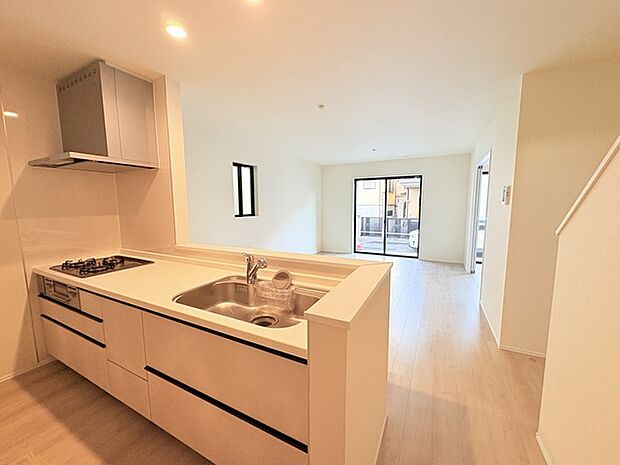 家族が一番集まる場所だから広々としつつも素敵な空間であって欲しい。皆がくつろぐリビングからキッチンまでが一つに繋がる空間。