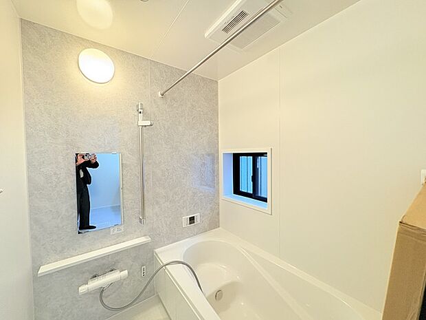 花粉や雨の日、寒い冬の時期に嬉しい浴室乾燥機。換気機能で入浴時に湿気を換気しカビの防止にもなります。