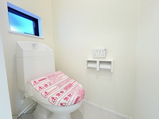 1.2階にそれぞれトレイがございます。朝の混雑時に分散して利用できるほか、ゲスト用としても使い分けることもできます。