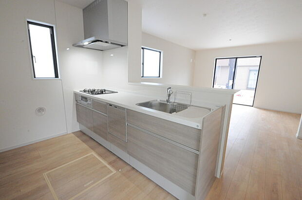 家族が一番集まる場所だから広々としつつも素敵な空間であって欲しい。皆がくつろぐリビングからキッチンまでが一つに繋がる空間。