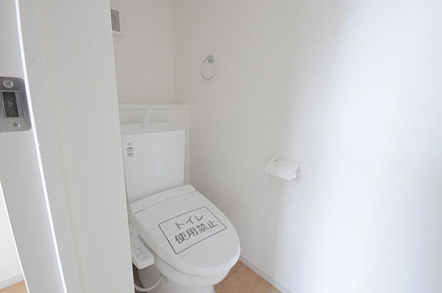 1.2階にそれぞれトレイがございます。朝の混雑時に分散して利用できるほか、ゲスト用としても使い分けることもできます。 