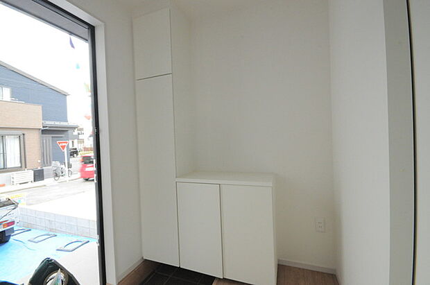 お客様をお迎えする玄関、お家の出入りもスムーズに行えます。